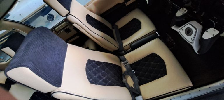 Pilot cockpit seat with dual controls