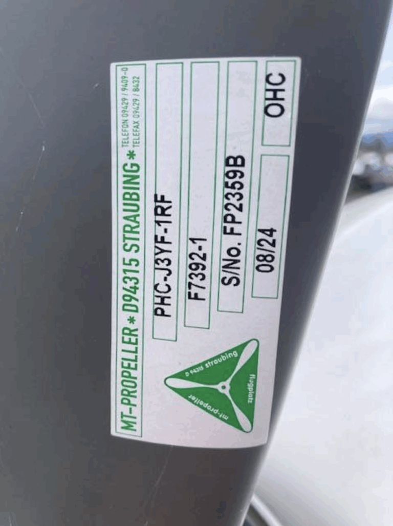 Propeller identification label with serial numbers.